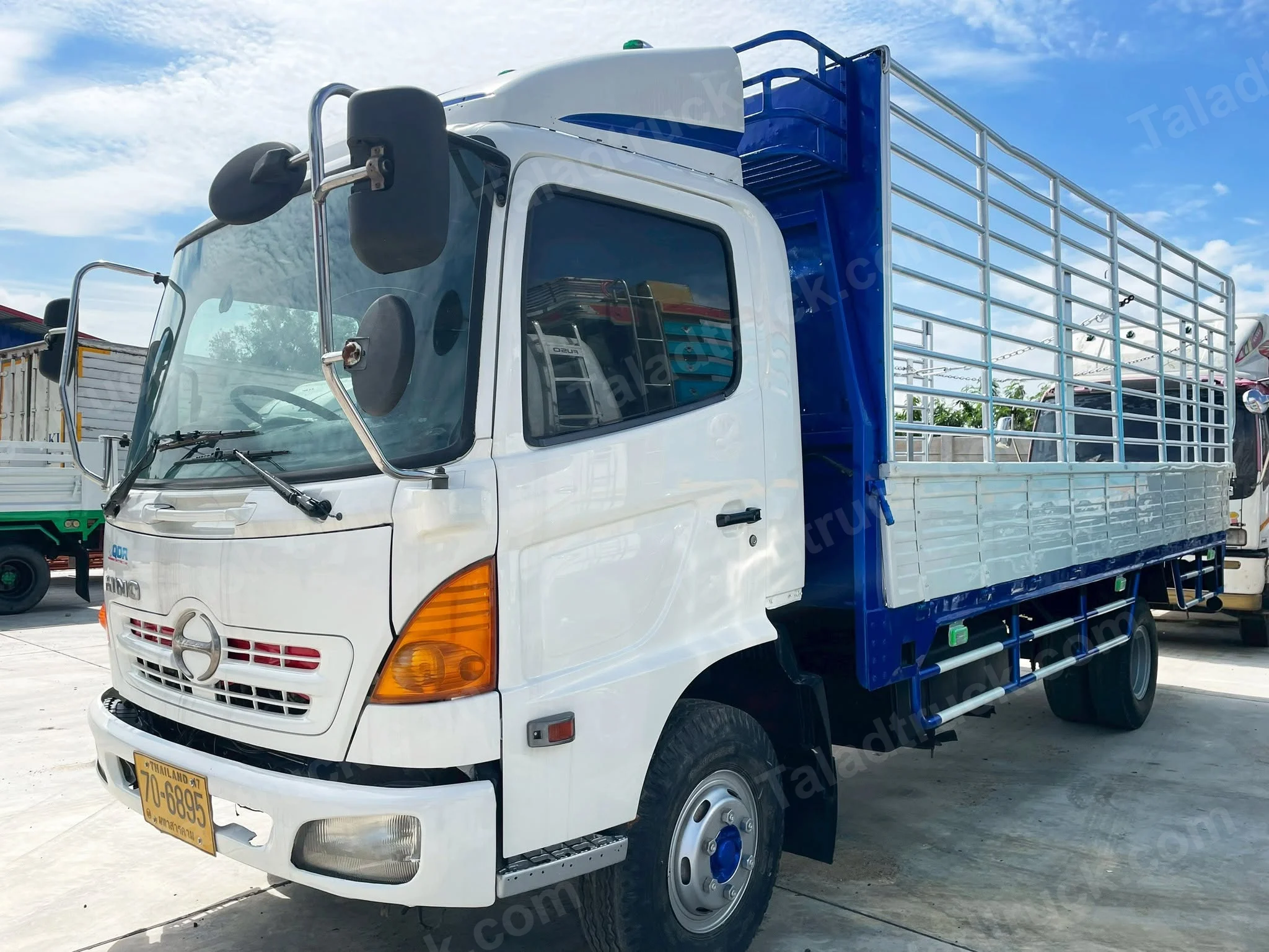hino-fc4j-8a6405f4 image 1