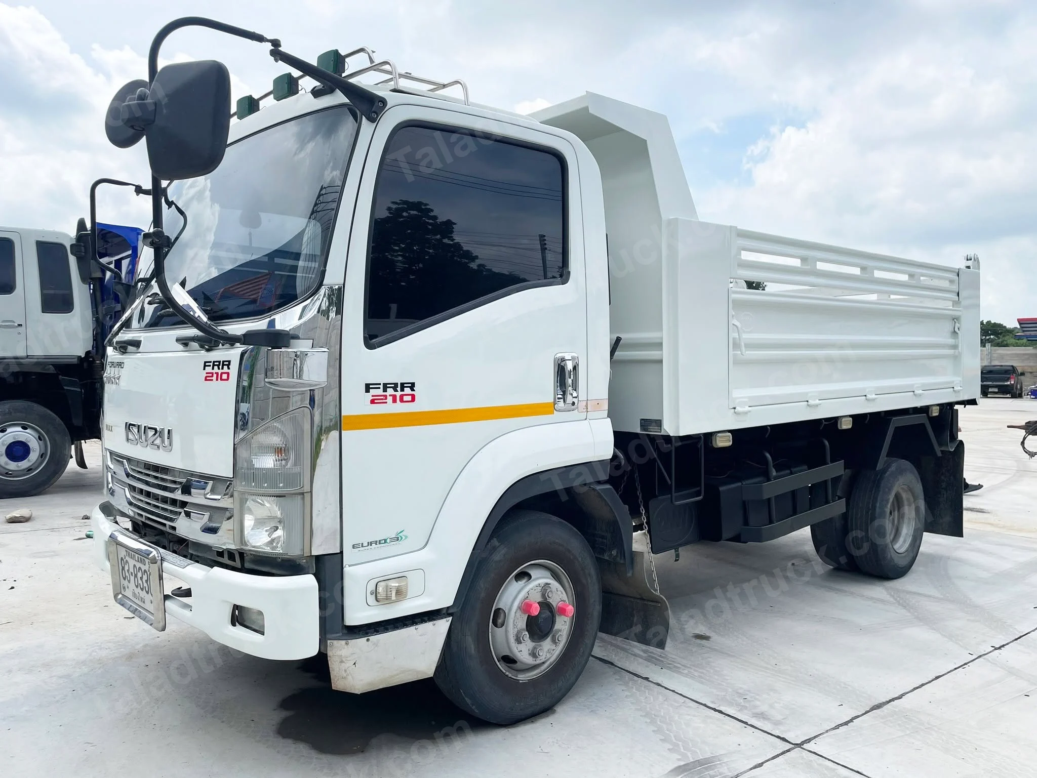 isuzu-frr90-1ff8e8c7 image 1
