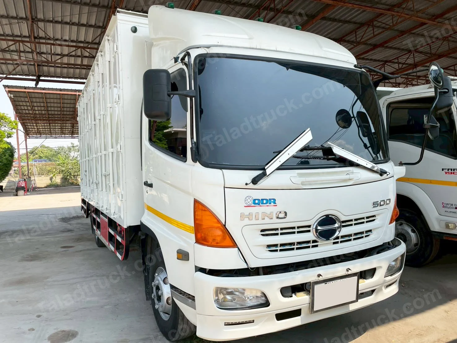 isuzu-npr75-1a63dd62 image 1